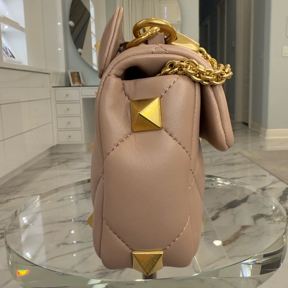 NWT Valentino Garvani Nappa Medium Roman Stud Shoulder Bag - Picture 3 of 6